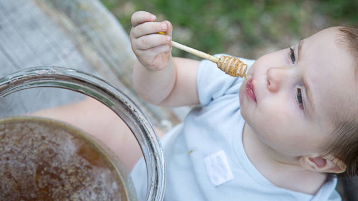 La miel es un alimento muy beneficioso pero no tanto para los bebés