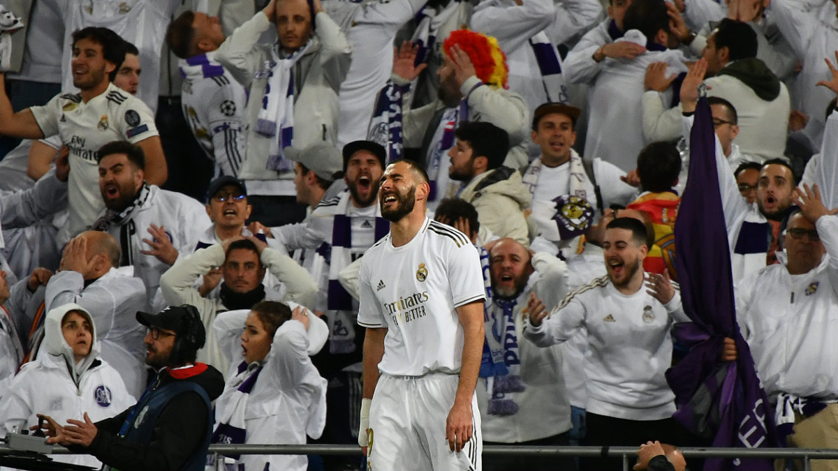 Aficionados del Real Madrid durante un partido del conjunto blanco. (AFP)