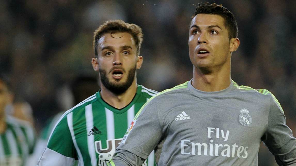 Pezzella, junto a Cristiano en un Betis – Real Madrid.