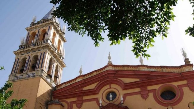 El coronavirus obliga al cierre de las iglesias de Sevilla