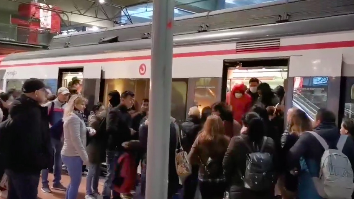 Así son las aglomeraciones en hora punta en las grandes estaciones de Cercanías Renfe