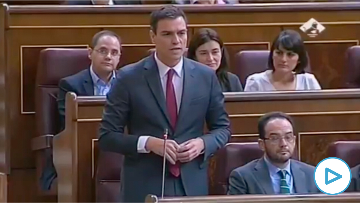 Pedro Sánchez arremete en el Congreso de los Diputados contra Mariano Rajoy en octubre de 2014 por su gestión de la crisis del ébola.