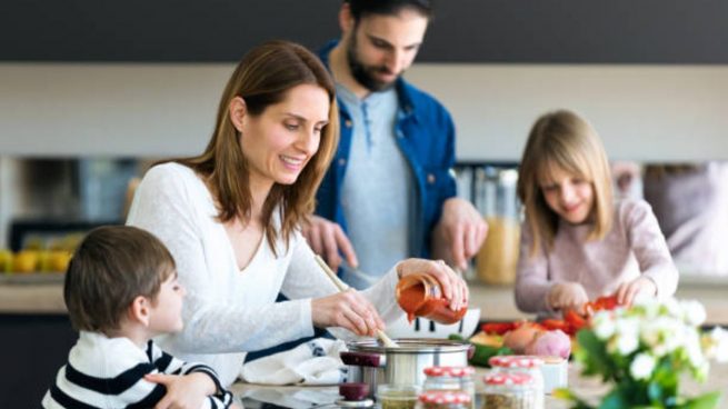 Resultado de imagen de familia en casa