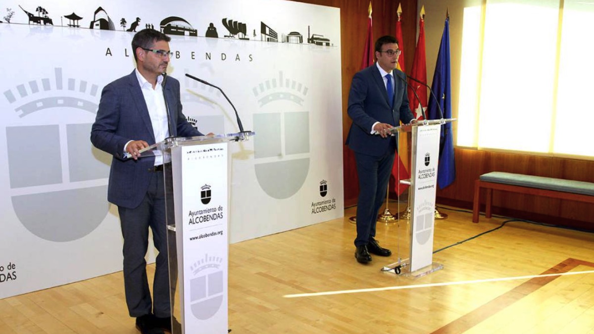 El alcalde de Alcobendas, Rafael Sánchez Acera, y el vicealcalde, Miguel Ángel Arranz. (Foto: Ayuntamiento)
