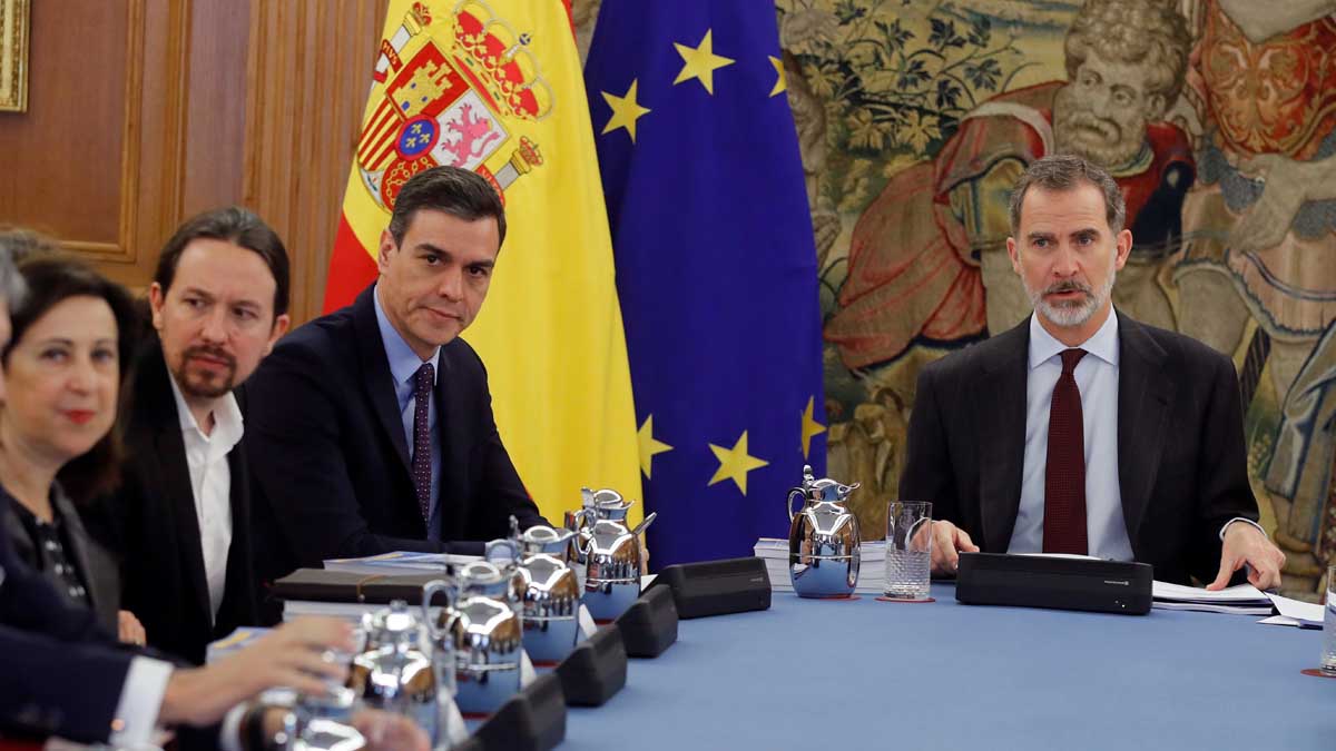 Pedro Sánchez y el Rey Felipe VI en un Consejo de Ministros.