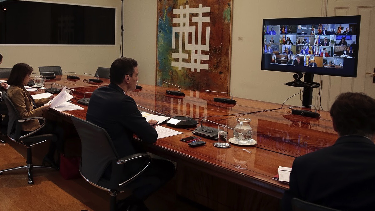 Pedro Sánchez en reunión telemática con los presidentes autonómicas en la crisis del coronavirus. (Foto: Moncloa)