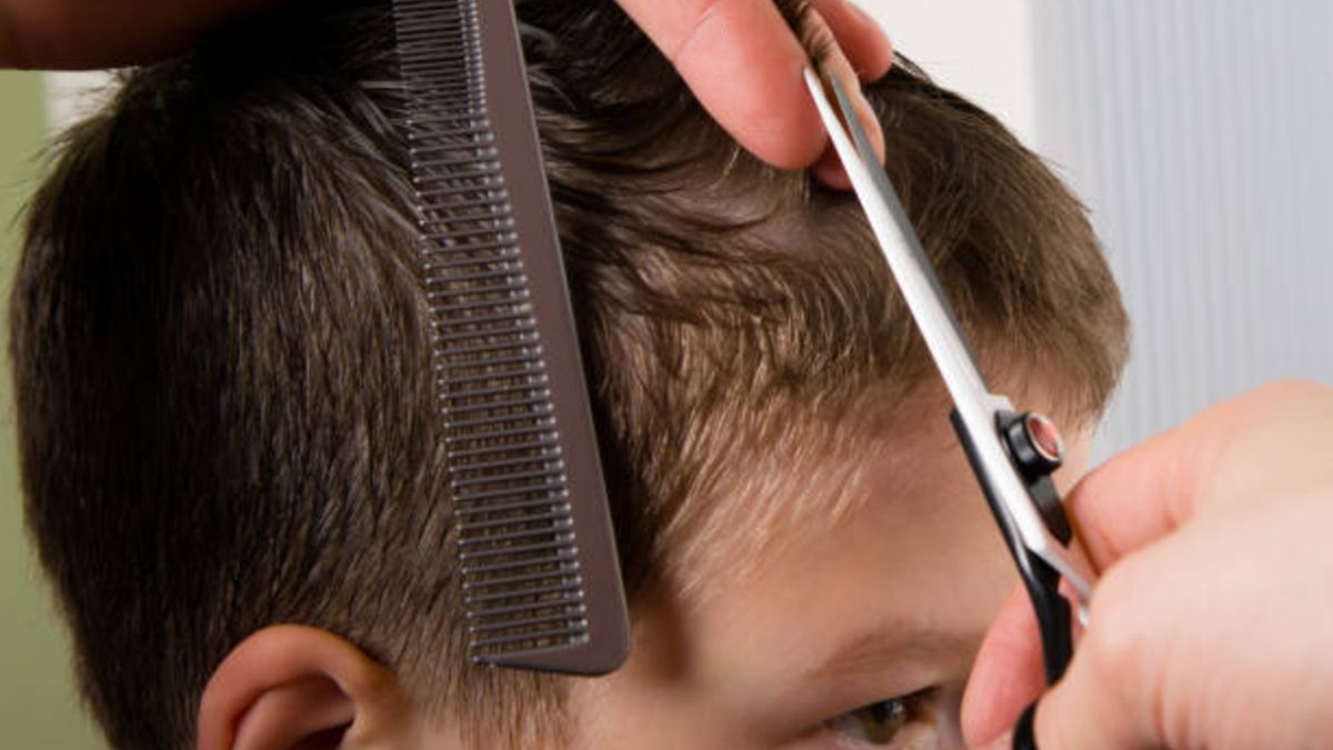 Cómo cortar el pelo a los niños en casa durante la cuarentena