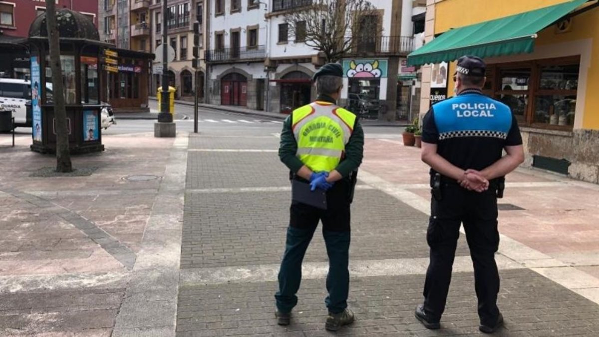 La Policía en Oviedo. (FOTO: EP.)
