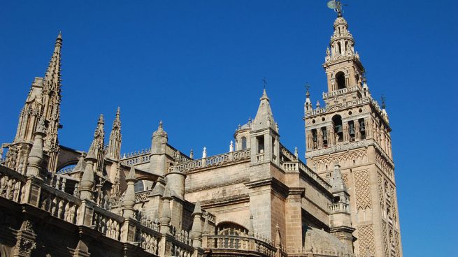 La catedral de Sevilla es uno de los edificios más destacados de la ciudad.