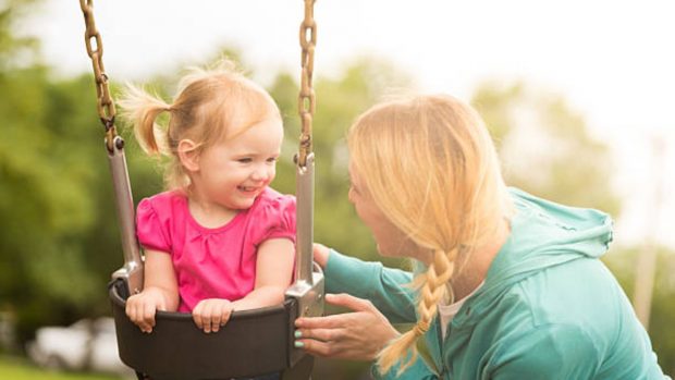 Los mejores columpios para bebés y niños que podemos instalar en casa