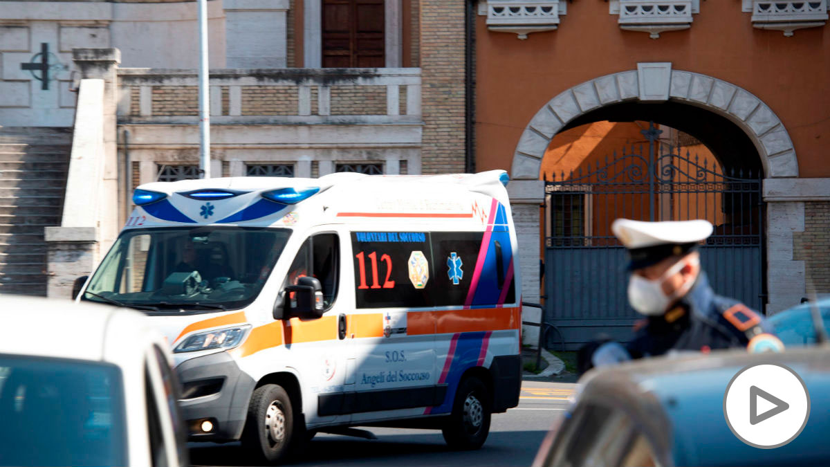 Una ambulancia en una ciudad italiana (Foto: EFE).