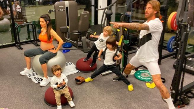 Así juegan y se entrenan con sus hijos Sara Carbonero, Pilar y Sergio Ramos y Chiara Ferragni durante la cuarentena