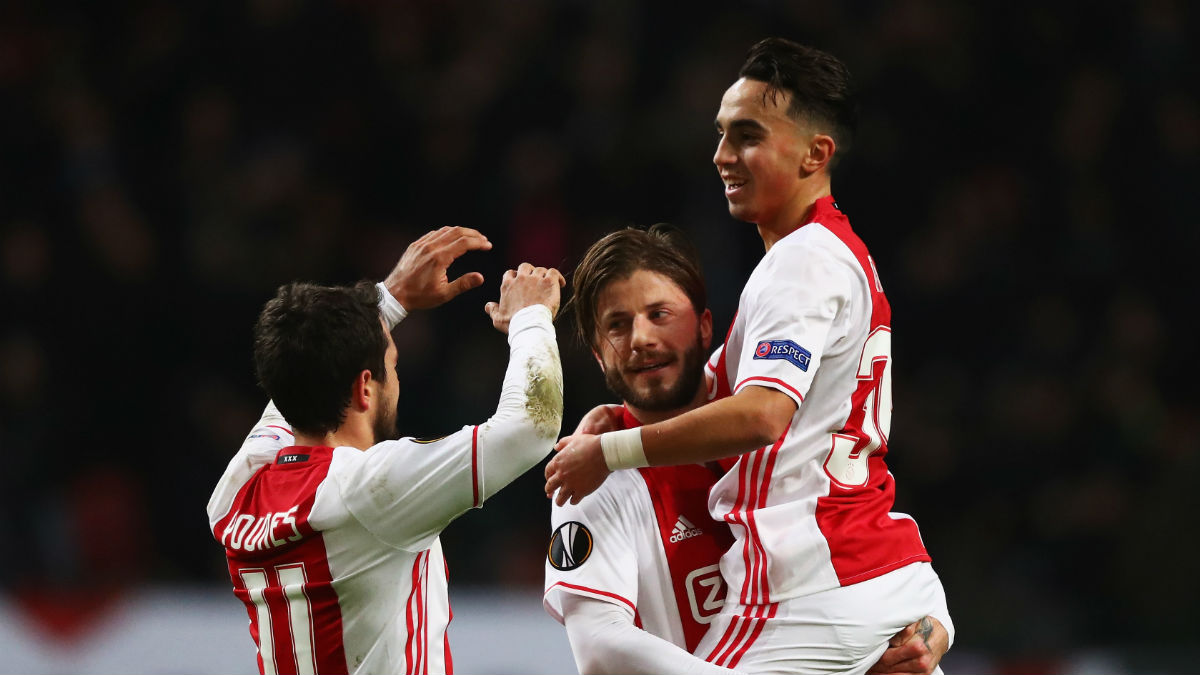 Nouri celebra un gol con el Ajax. (Getty)