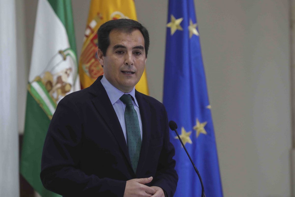 Juanma Moreno inicia una ronda de reuniones por separado con los portavoces de los grupos con representación en el Parlamento de Andalucía