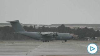 Avión A400M del Ejército del Aire llegando con material sanitario para combatir el coronavirus.