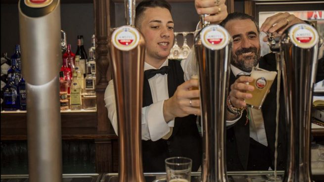 Cruzcampo y Amstel aportan más de 15 millones de cervezas para apoyar a los bares