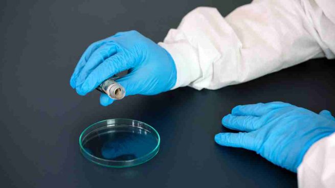 Las cifras de Sánchez no cuadran: ¿Ha perdido Andalucía casi 160.000 pruebas de coronavirus?
