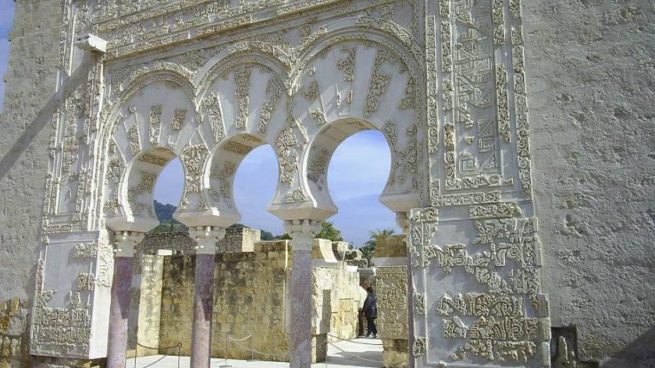 El gran conjunto medieval de Medina Azahara, de la ciudad de Córdoba, tiene una importancia única.