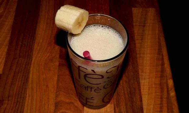 Batido de plátano y chocolate con canela