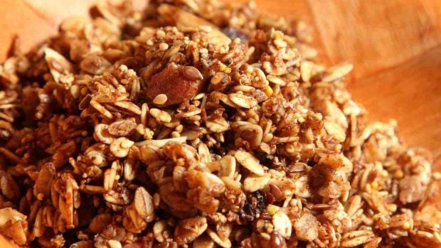 Granola casera de avena, semillas y frutos secos