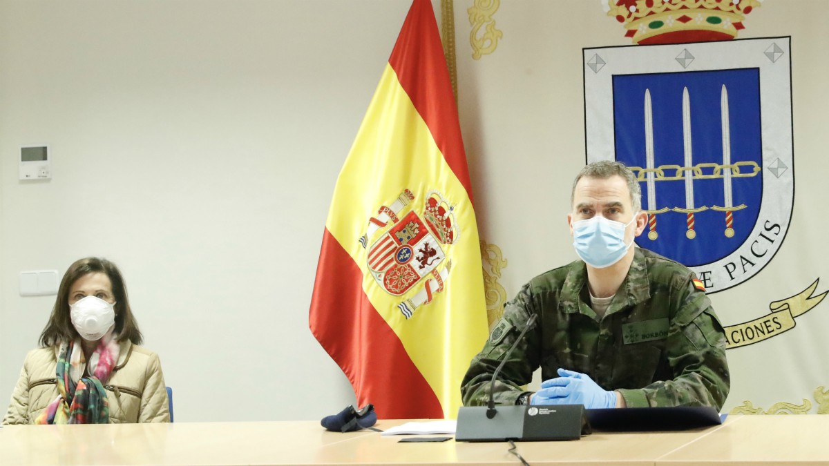 El Rey Felipe VI y la ministra de Defensa, Margarita Robles, en el Mando de Operaciones – CASA REAL