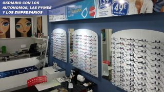 Las ópticas quieren bajar la persiana: "He pasado de facturar 12.000 a cero, pero me obligan a abrir"