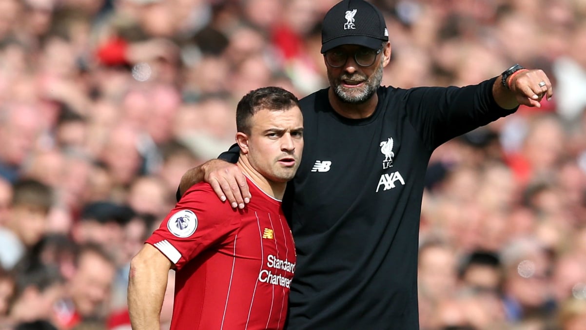 Shaqiri recibe órdenes de Klopp (Getty).