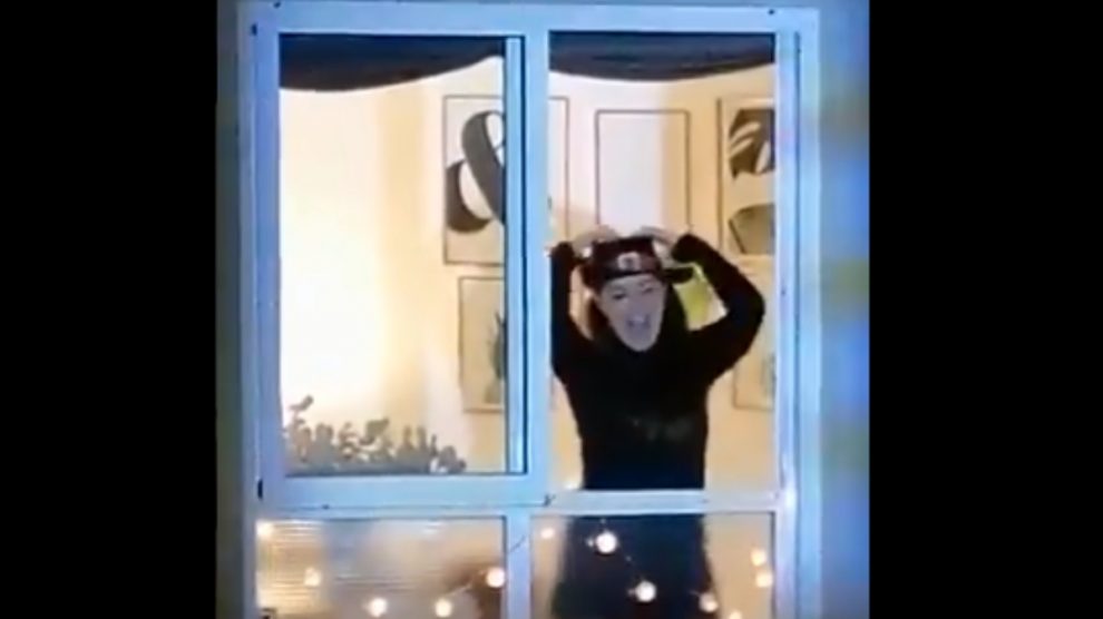 Una comunidad de vecinos de Torrevieja triunfa en las redes sociales