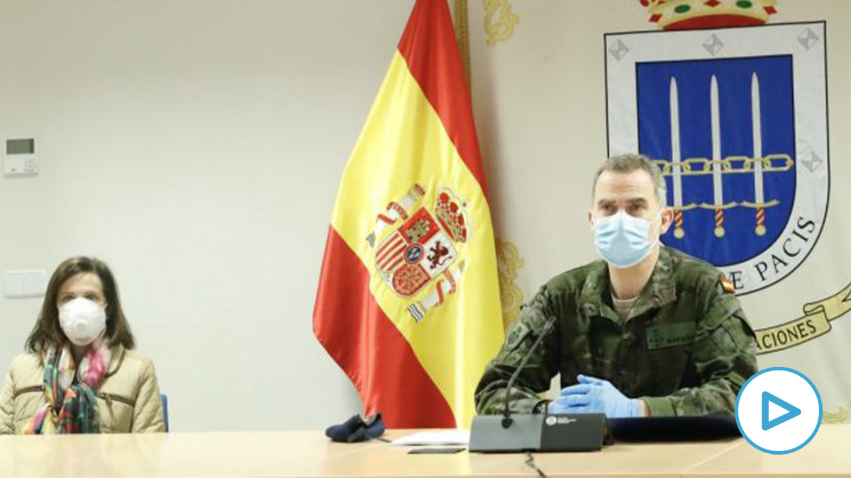 El Rey Felipe VI y la ministra de Defensa, Margarita Robles, en el Mando de Operaciones – CASA REAL