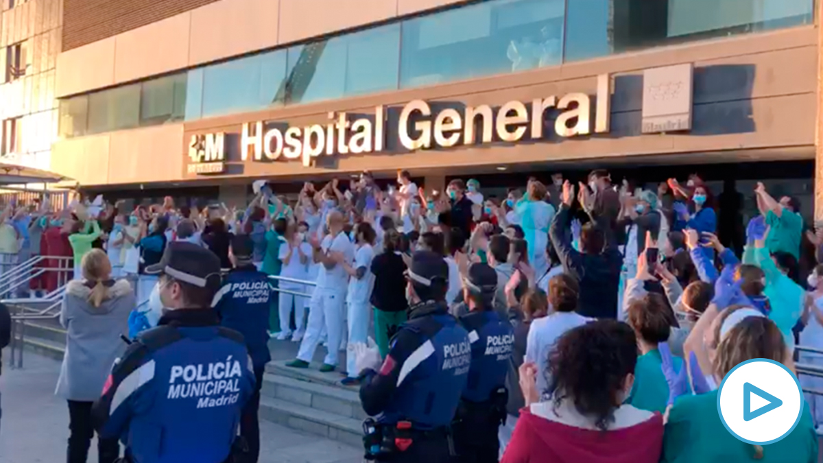 Homenaje de la Policía de Madrid a los sanitarios.