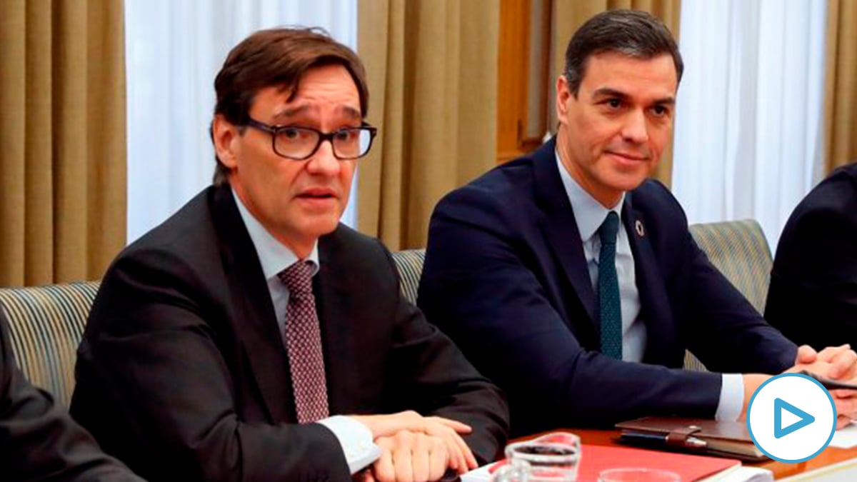 El presidente del Gobierno, Pedro Sánchez, junto al ministro de Sanidad, Salvador Illa.