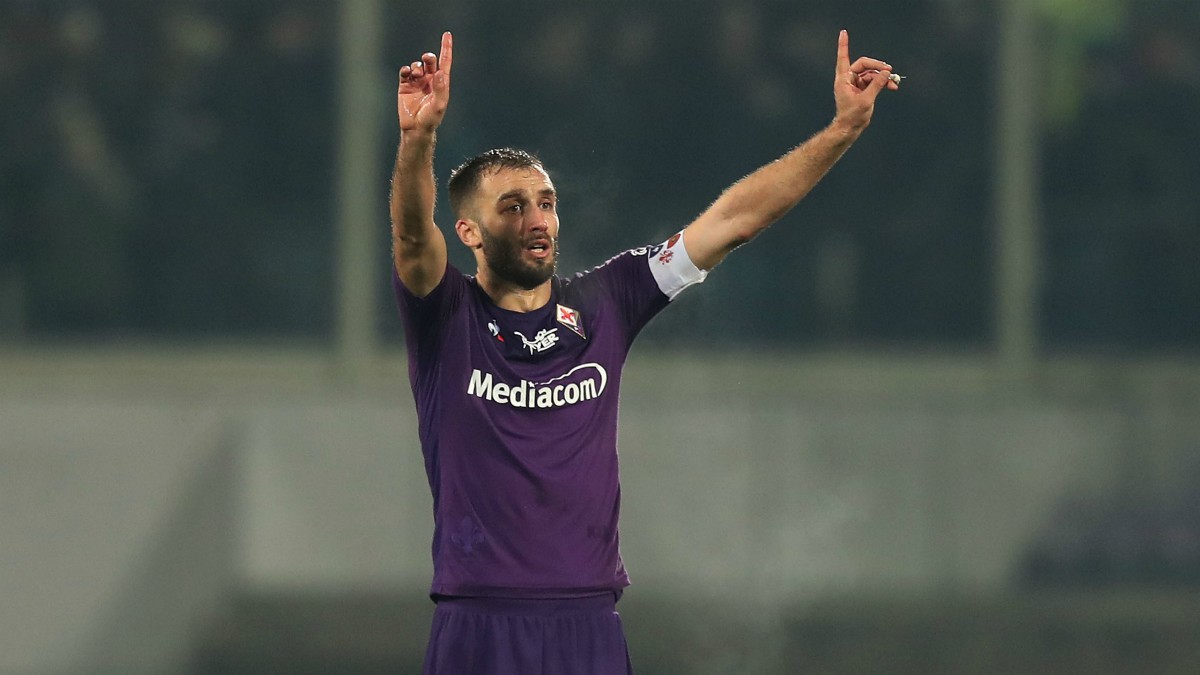 Germán Pezzella, durante un partido con la Fiorentina. (Getty)