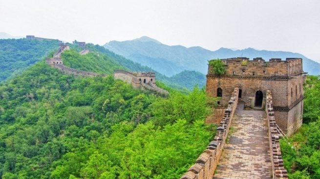 Un turista daña la Gran Muralla China el mismo día de su apertura