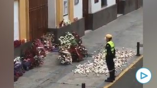 Sevilla se llena de flores por Semana Santa.