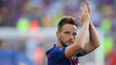 Rakitic, durante un partido con el Barcelona. (AFP)