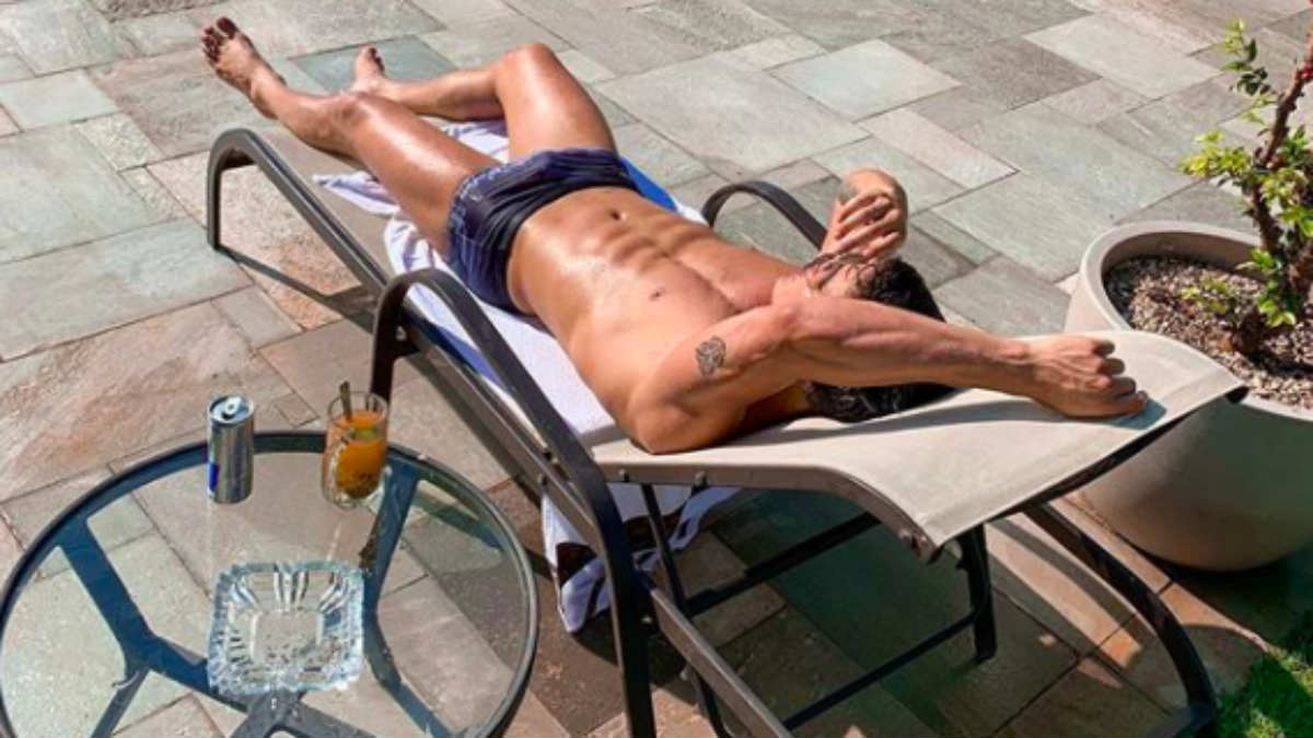 Tiago Ramos, padrastro de Neymar, toma el sol. (Instagram)