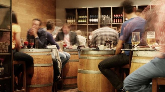 La patronal de hostelería anticipa: la Justicia reabrirá los bares de toda España como en País Vasco