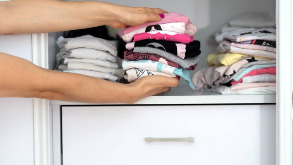 Ideas para guardar la ropa del bebé y mantener el armario bien