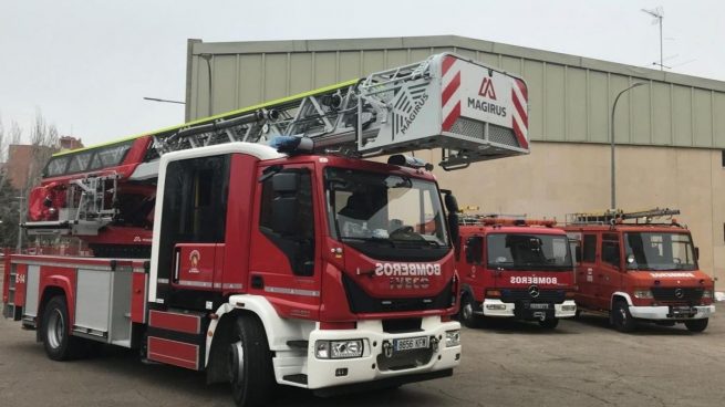 Los bomberos de Sevilla extinguen un incendio en una carnicería