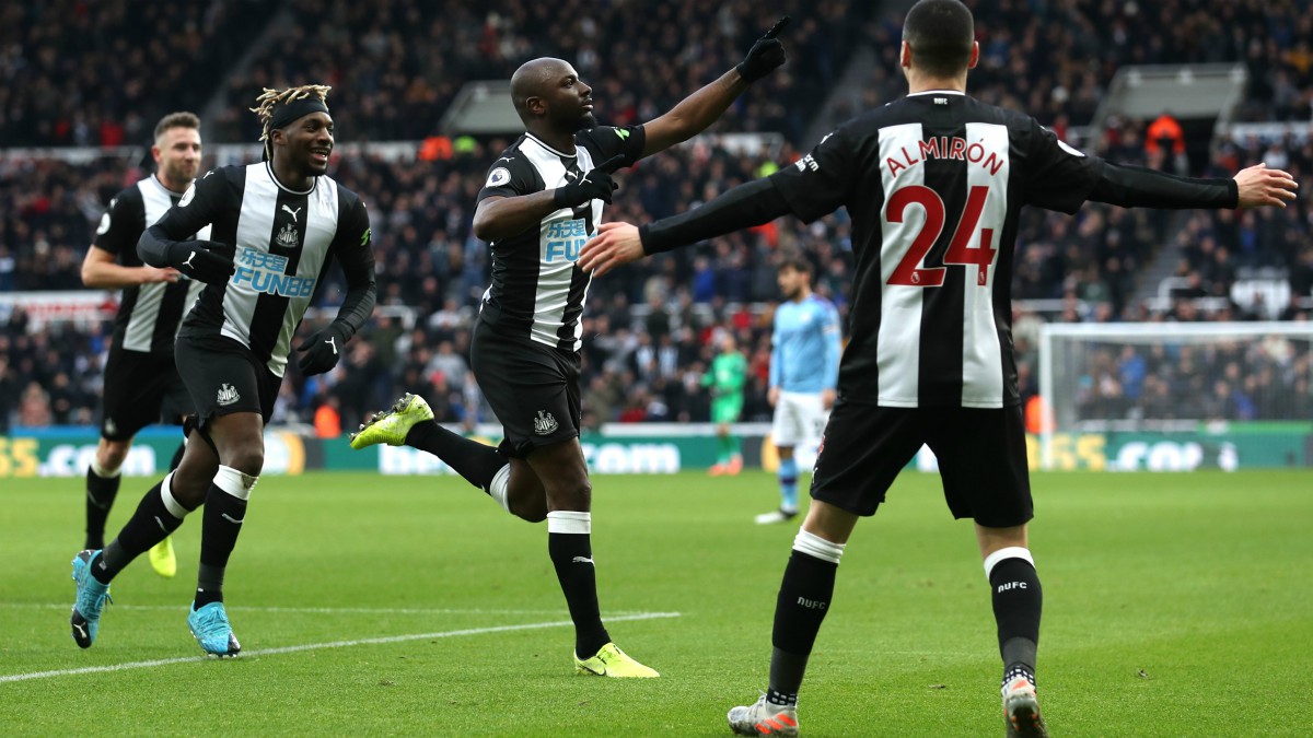 Los jugadores del Newcastle celebran un gol. (Getty)