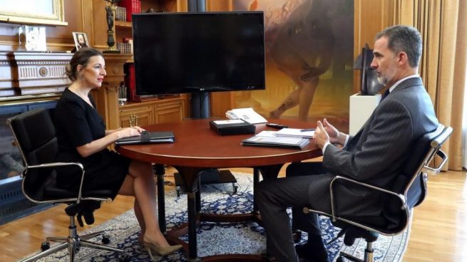 Felipe VI recibe a la ministra Yolanda Díaz para analizar la crisis del coronavirus