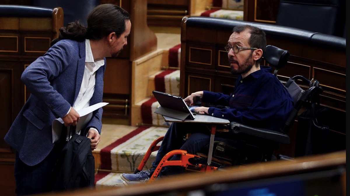 Pablo Iglesias y Pablo Echenique en el Congreso. (Foto: Pool)