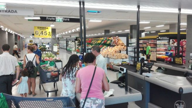 Carrefour no se suma al toque de queda a las 20h en Castilla y León pero Mercadona sí varía su horario