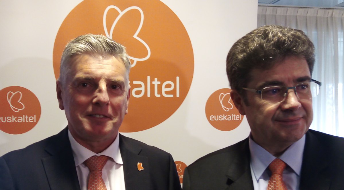 El presidente de Euskaltel, Xabier Iturbe, y el CEO de Euskaltel, José Miguel García