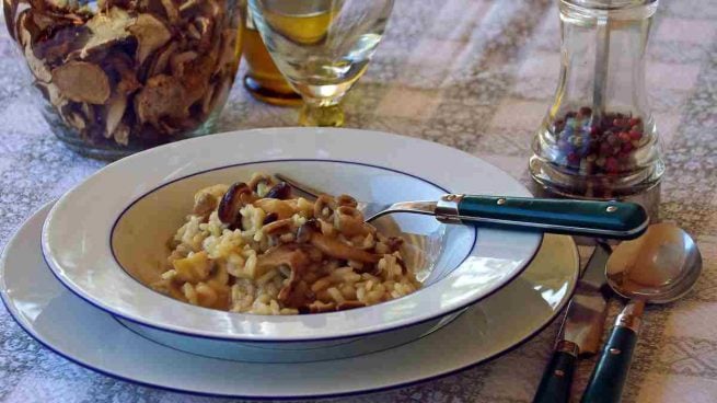 Risotto de champiñones con pollo y azafrán