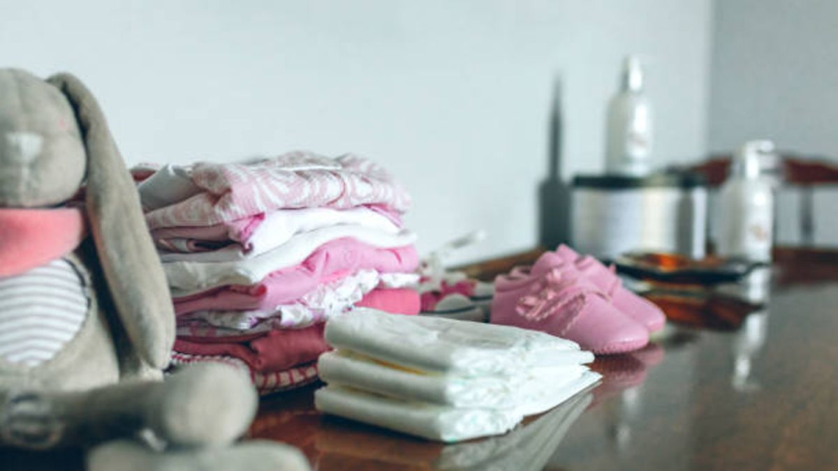 Descubre las prendas que son clave para organizar el armario del bebé