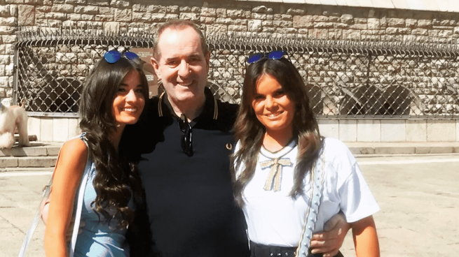 Antonio, fallecido por Covid-19, junto a sus hijas @Cortesía