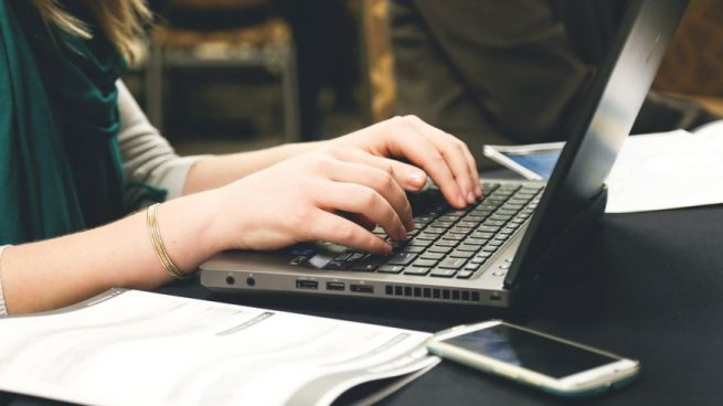 Para esto debemos conocer la correcta ergonomía en el teletrabajo.