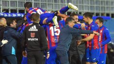 Los jugadores del Eibar celebran un gol. (AFP)