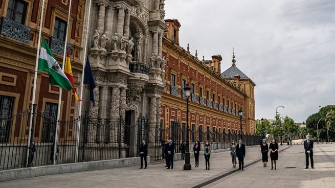 Imagen de unidad política e institucional en el homenaje a las víctimas del Covid-19 en Andalucía
